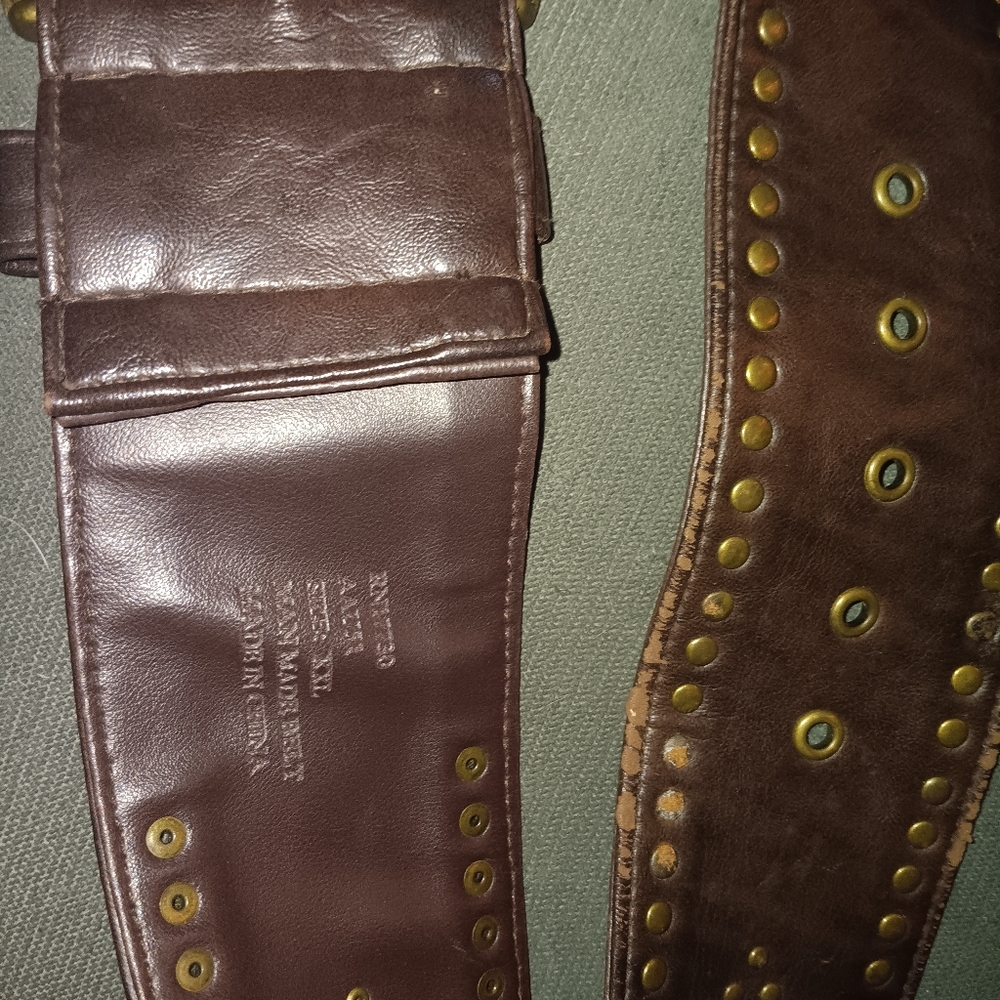 Vintage wide brown faux leather boho/hippie belt - Picture 3 of 3